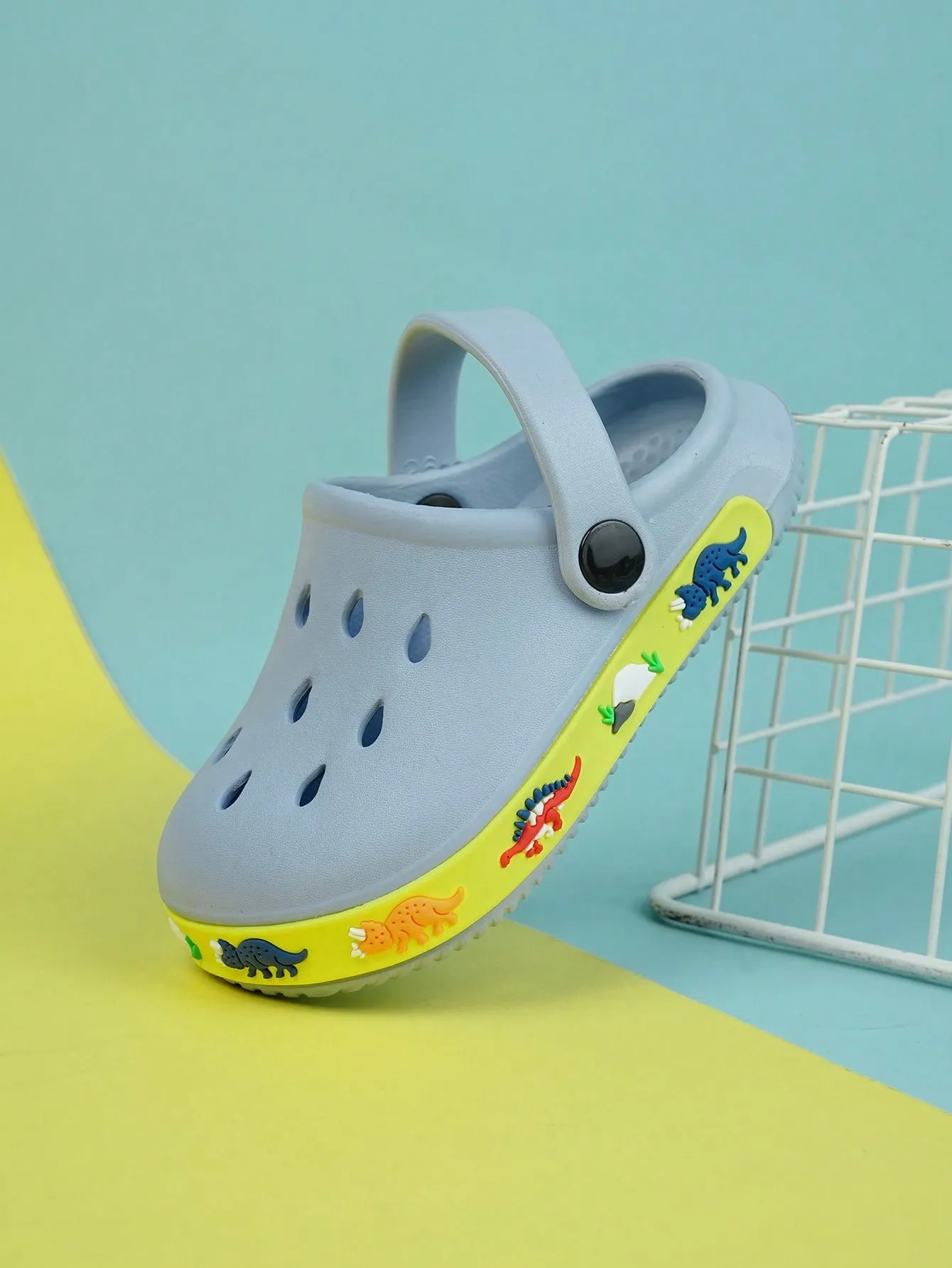 1pair Boys Hollow Out Design Cartoon Pattern Anti-slip Vented Clogs