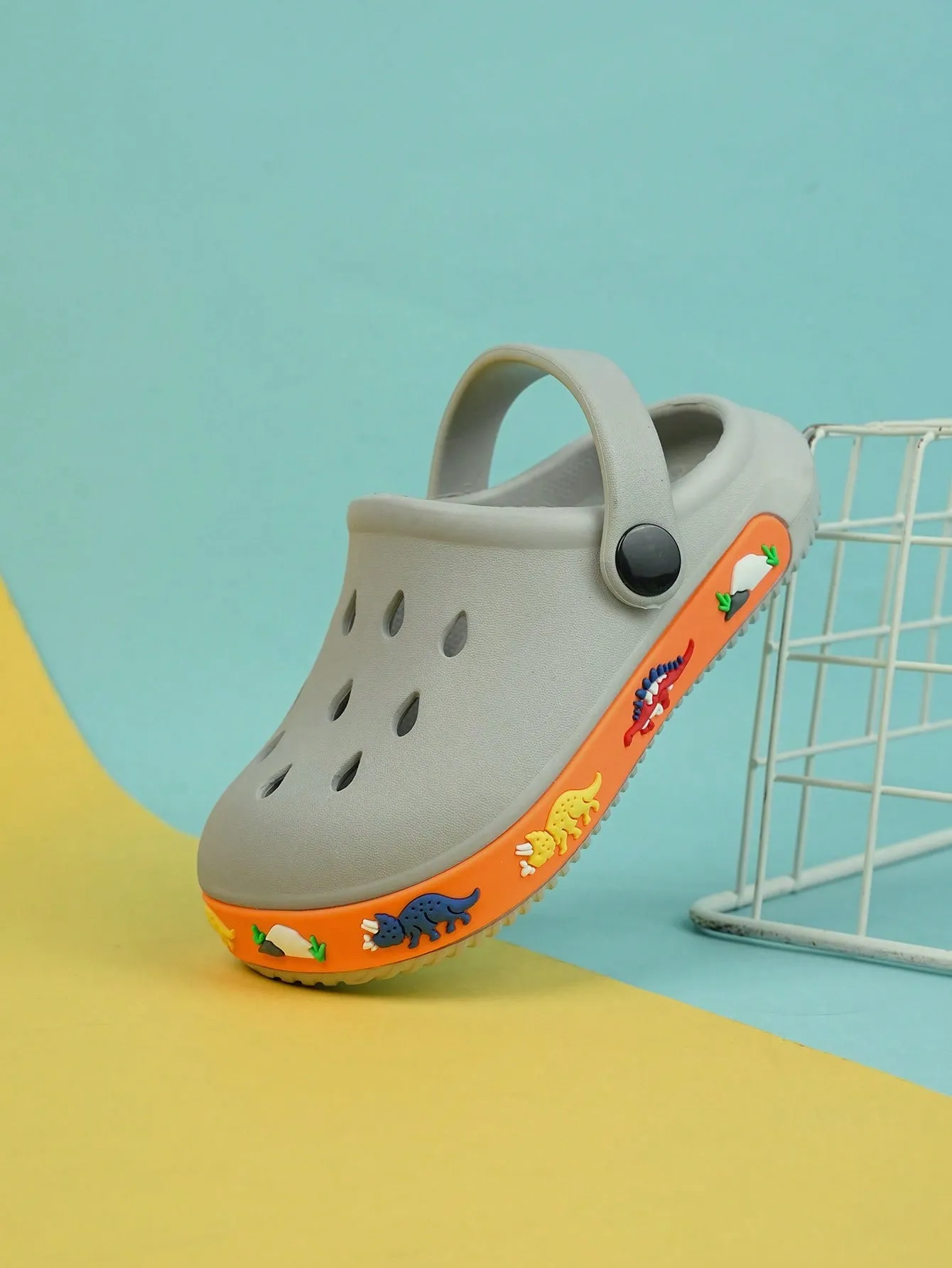1pair Boys Hollow Out Design Cartoon Pattern Anti-slip Vented Clogs
