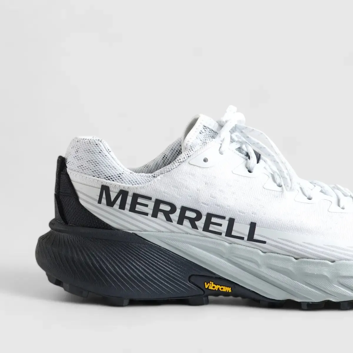 Agility Peak 5 Outdoor Sneaker Ash/Black J068333