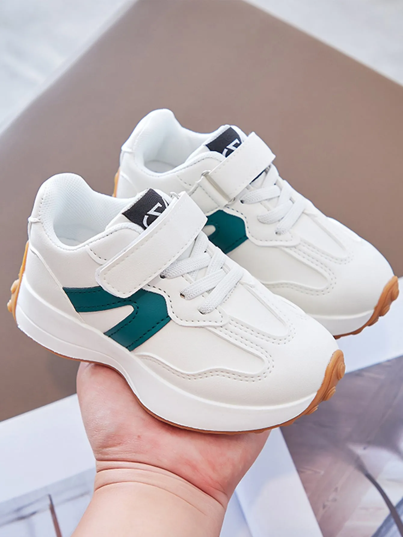 Boys Minimalist Hook-and-loop Fastener Strap Sneakers