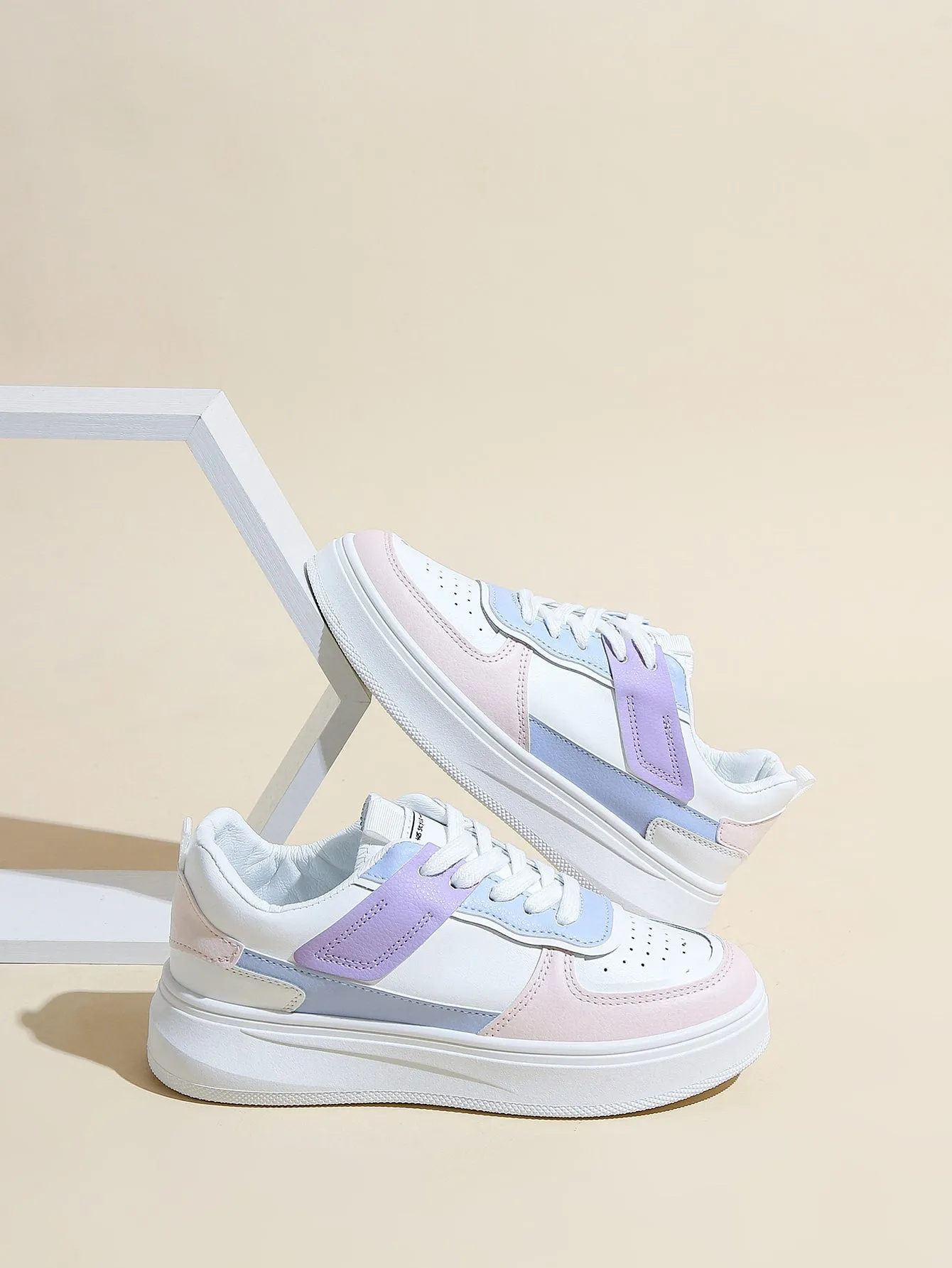 Colorblock Lace-up Front Skate Shoes