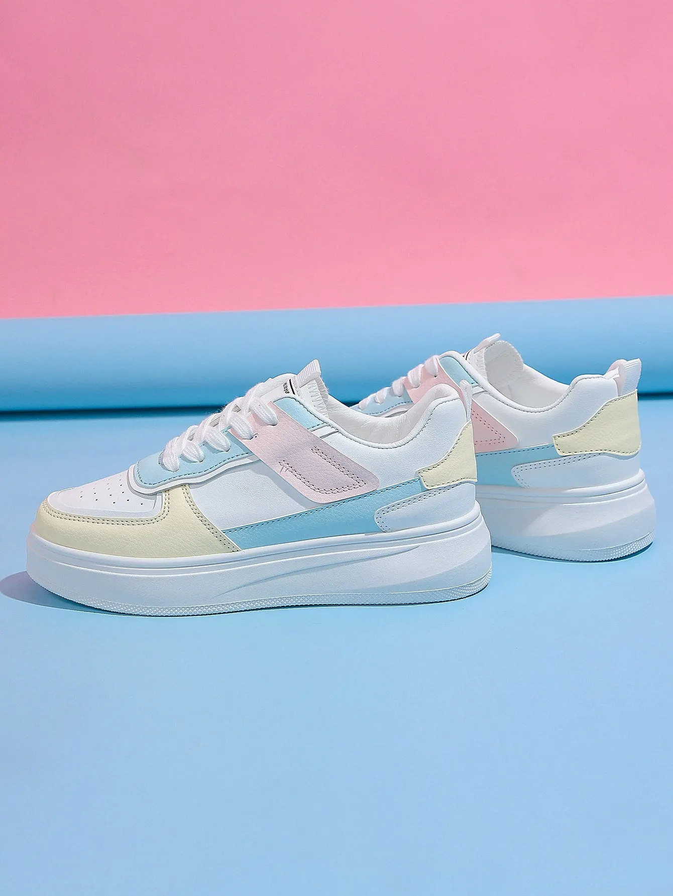 Colorblock Lace-up Front Skate Shoes