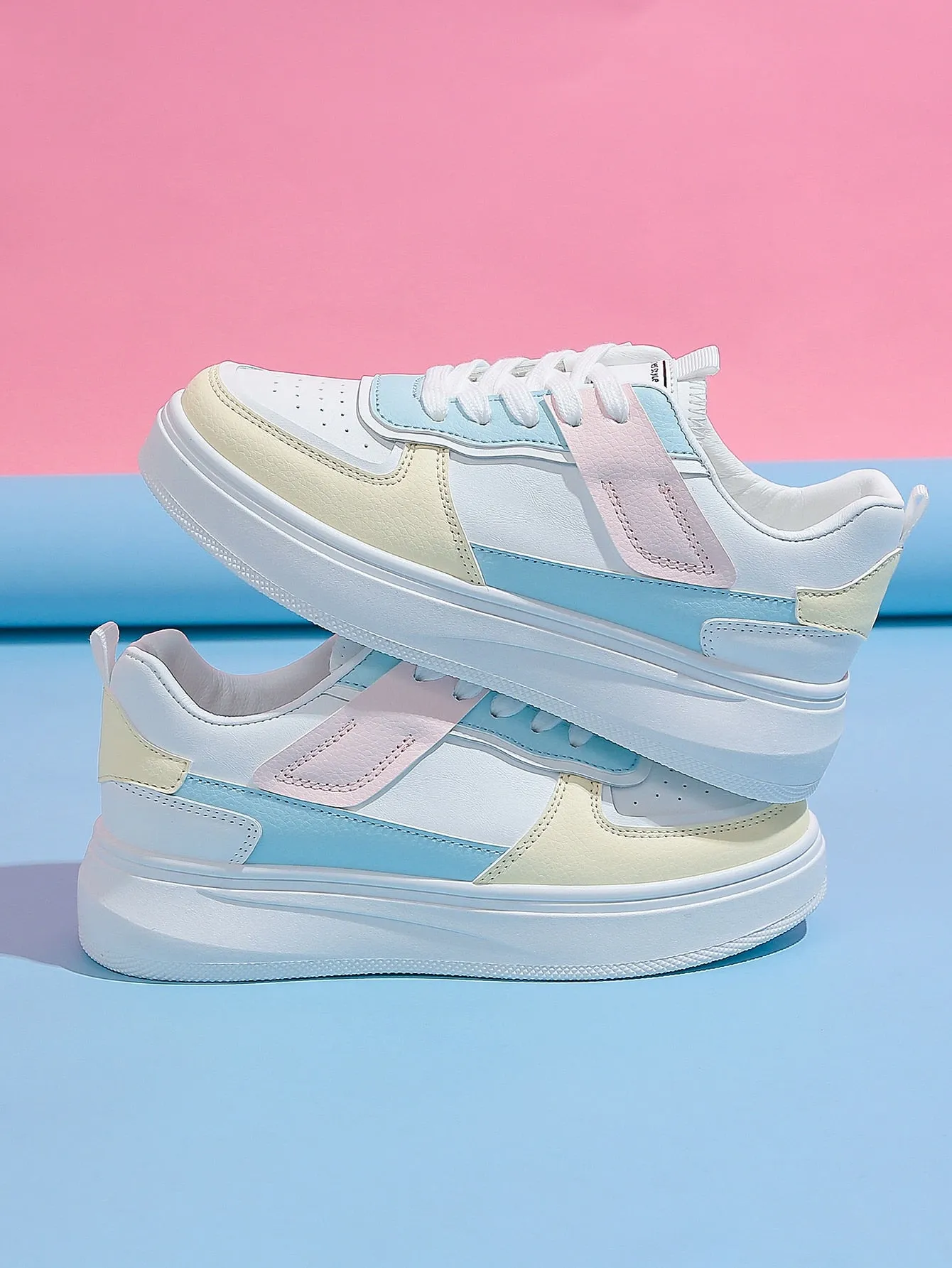 Colorblock Lace-up Front Skate Shoes