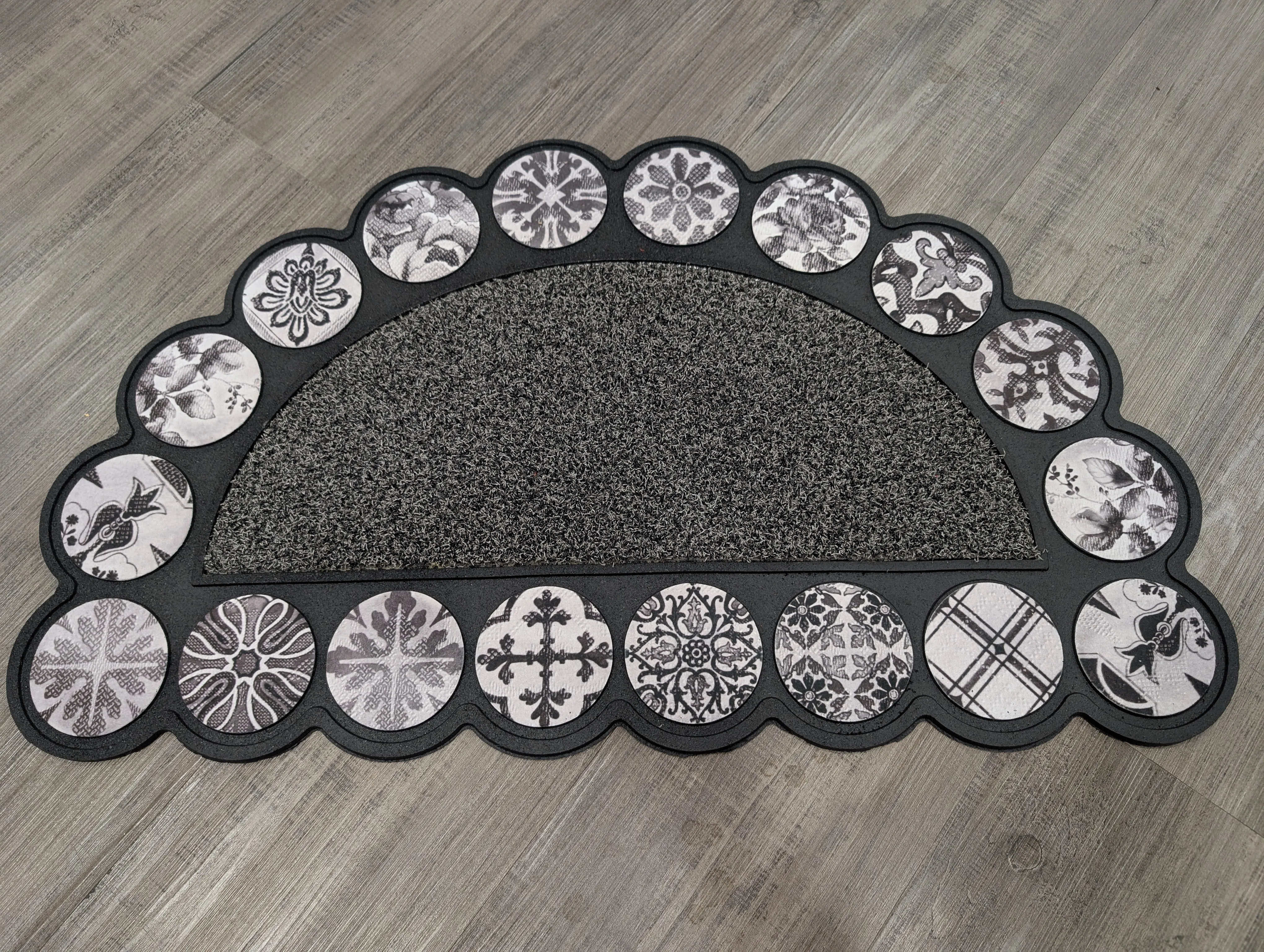 Outdoor Mat Pebble Border Half circle - Grey